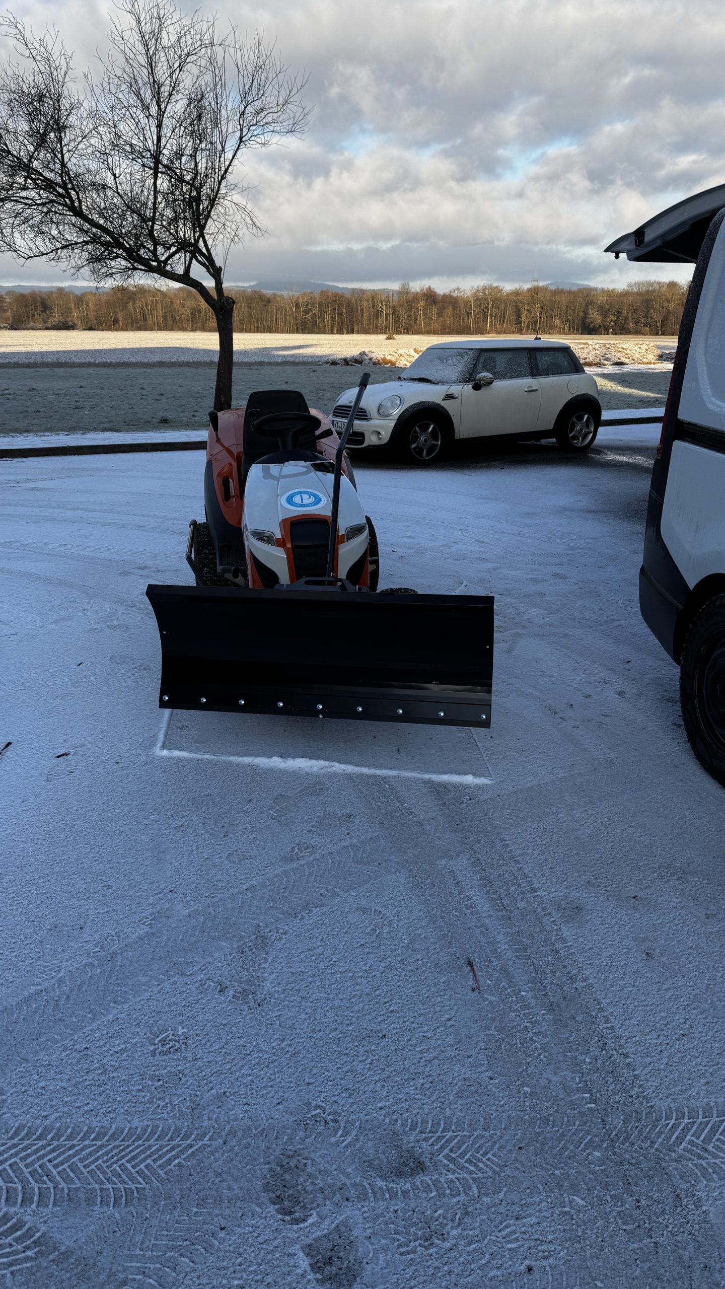 Piotrowski Fahrzeug beim Winterdienst